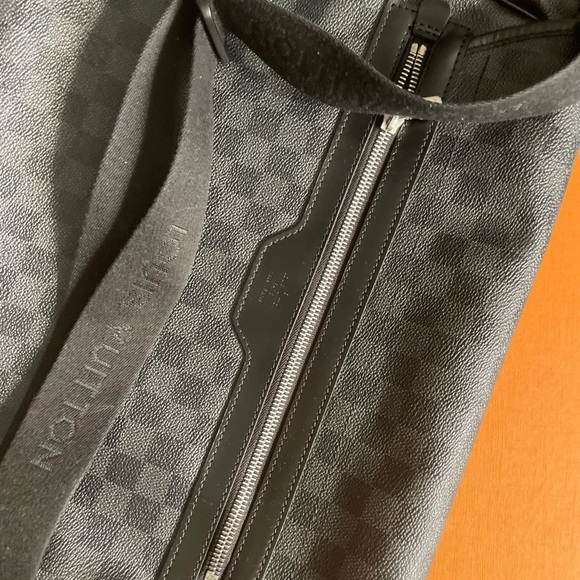 Louis Vuitton messenger bag large for men. - Picture 7 of 7
